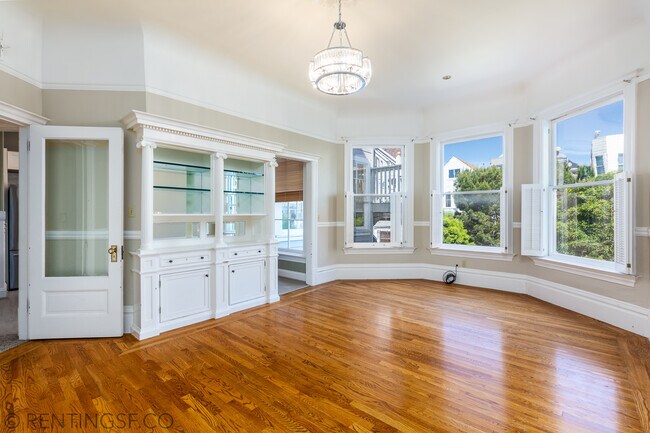 Building Photo - Grand Scale 3 Beds x2 Baths Flat in Lower ...