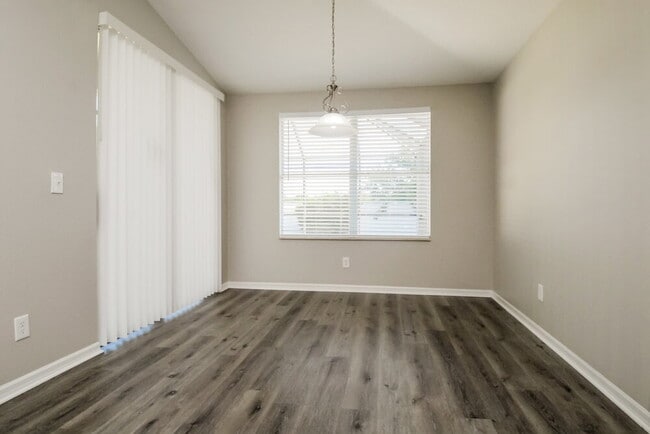 Foto del edificio - 1104 Barclay Wood Dr