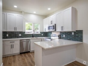 Building Photo - 201 Mockingbird Ln W