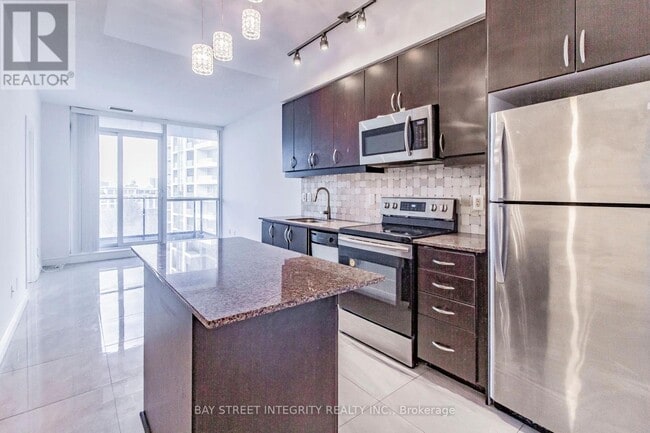 Building Photo - 2885 Bayview Ave