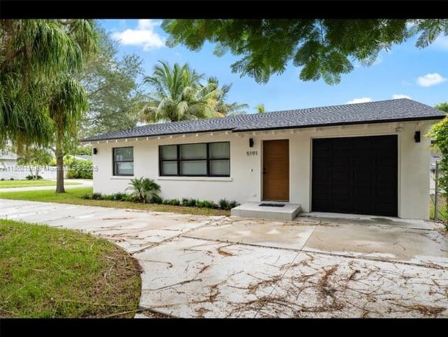 Photo - 5191 SW 67th Ave House