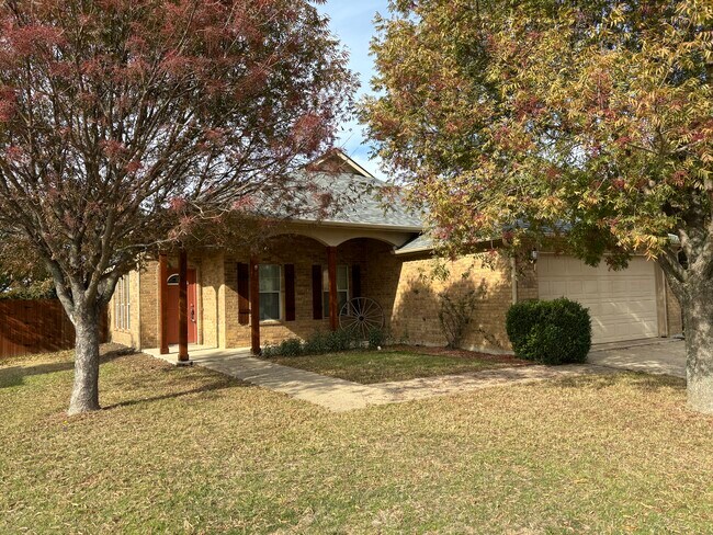 Foto del edificio - 3003 Lake Ridge Dr