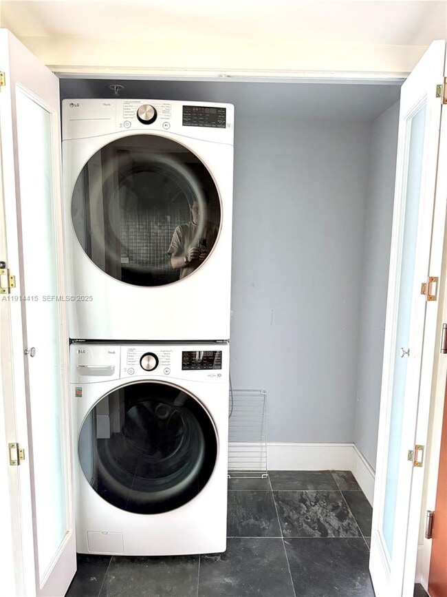 Building Photo - 31 SE 5th St