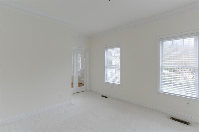 Foto del edificio - 613 Greyshire Dr