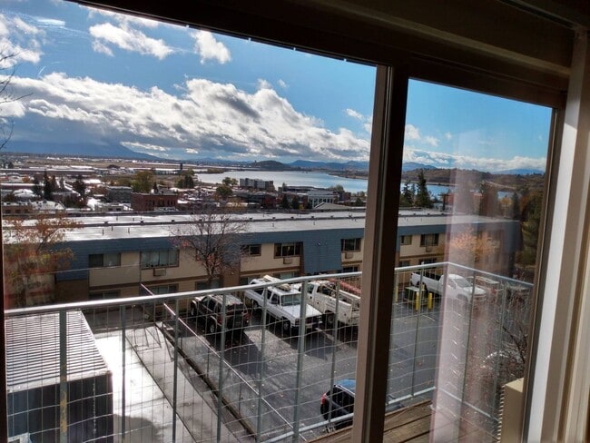 Building Photo - 2 bedroom 1 bathroom upstairs apartment - Granvue Apartments,