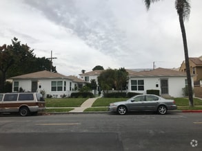 Building Photo - 209 W Maple St