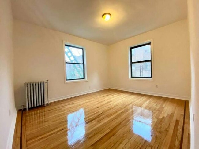 Foto del edificio - 2 bedroom in BRONX NY 10463