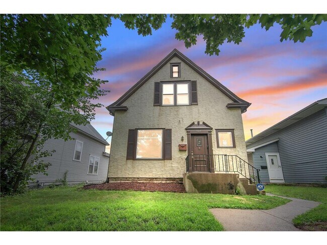 Foto del edificio - 804 Hawthorne Ave E