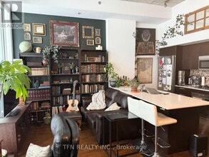 Building Photo - 375 King St W