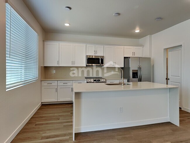 Foto del edificio - 9717 W Luxton Ln