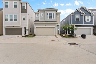 Building Photo - 3207 Cedar Dawn Ln