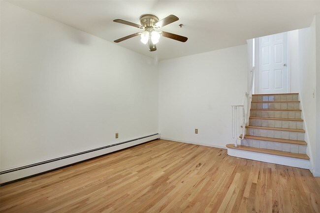 Foto del edificio - 619 Madison St