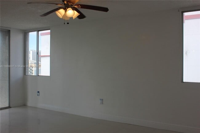 Building Photo - 800 N Miami Ave