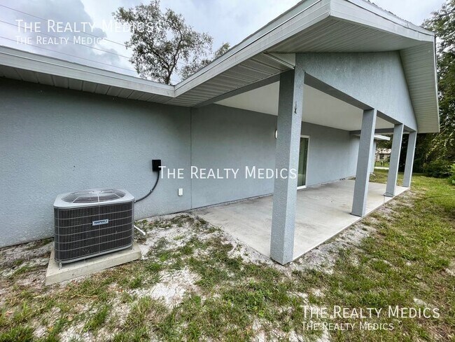 Building Photo - 1708 Providence Blvd