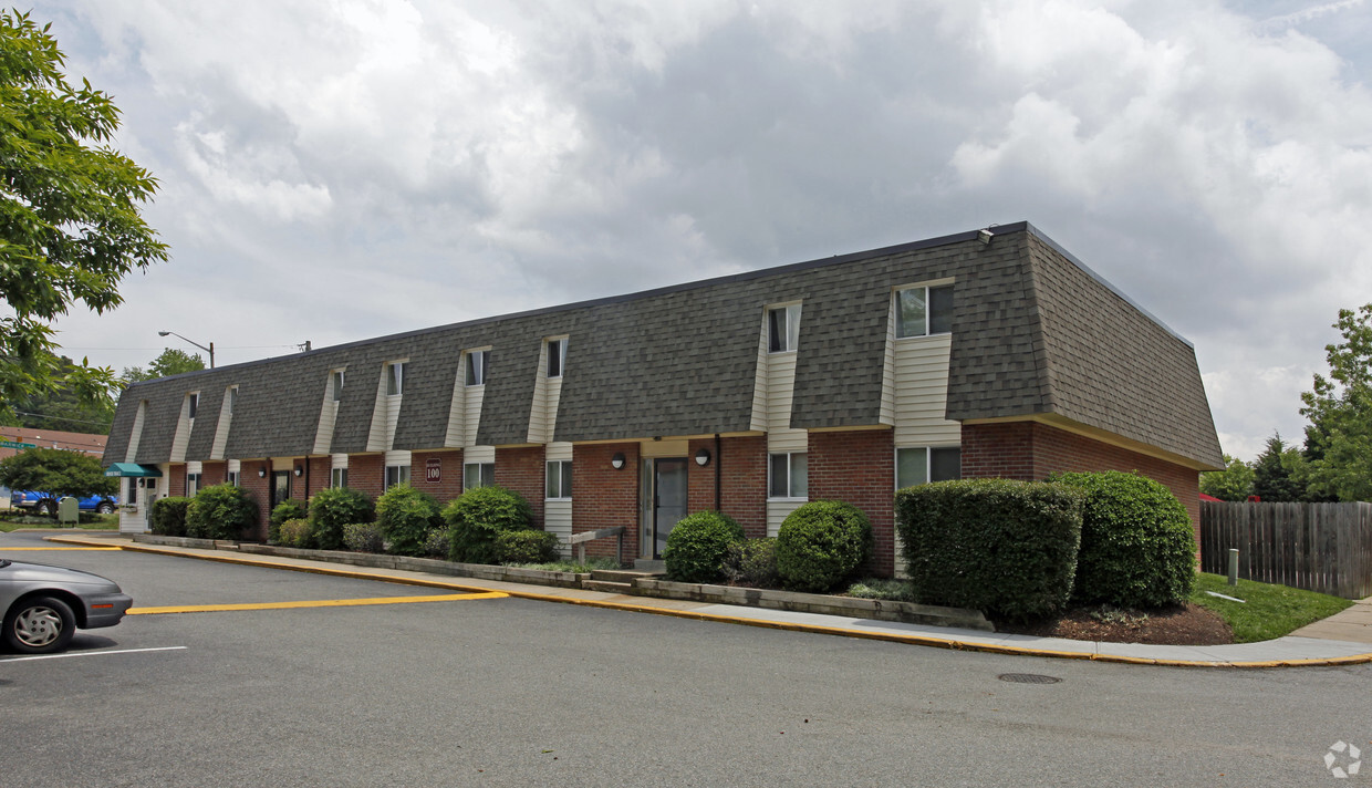 Building Photo - River Trace Apartments