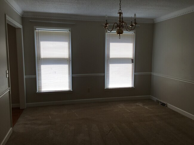 Building Photo - 4 Bedroom 2.5 Bath home in Taylors