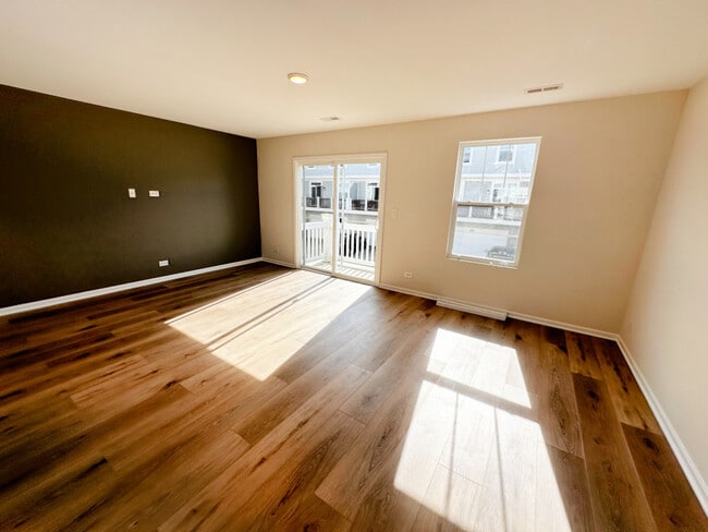 Building Photo - 208 Goldenrod Dr