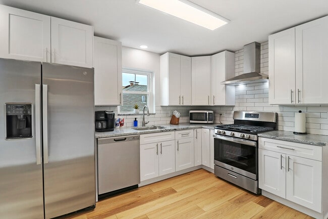 Building Photo - 135 Custer Ave