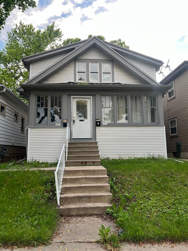 Building Photo - 2231 S 58th St