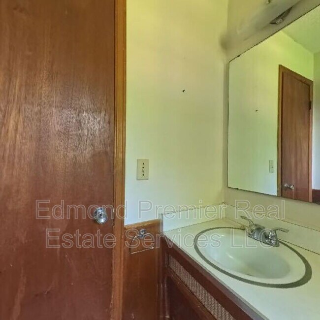 Foto del edificio - 706 NW 96th St