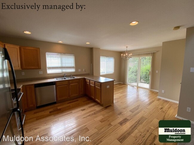 Building Photo - 3 br, 2.5 bath House - 2520 Sierra Springs...