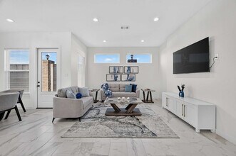 Building Photo - 2926 El Fenice Ln