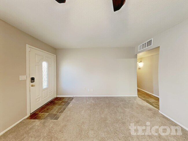 Foto del edificio - 3427 W Rosewood Ave