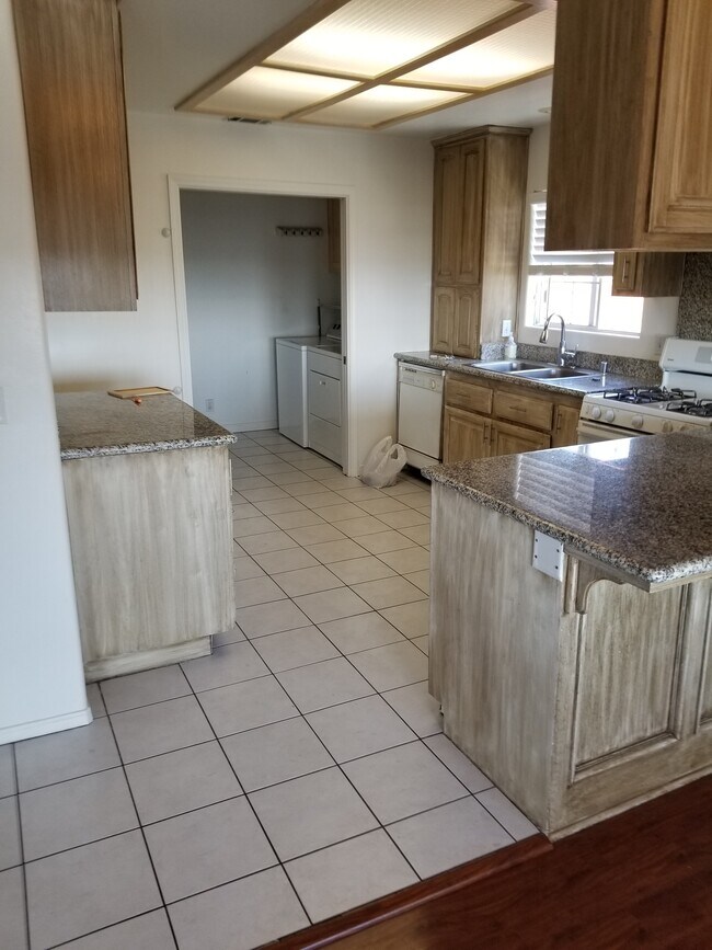 Foto del edificio - 3520 Ocean View Ave