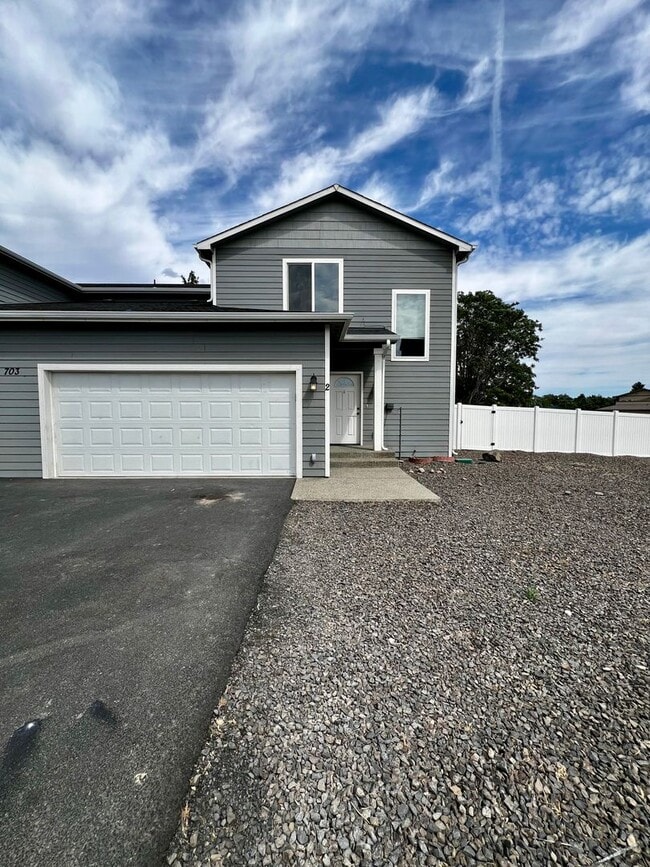 Building Photo - 703 N 29th Ave