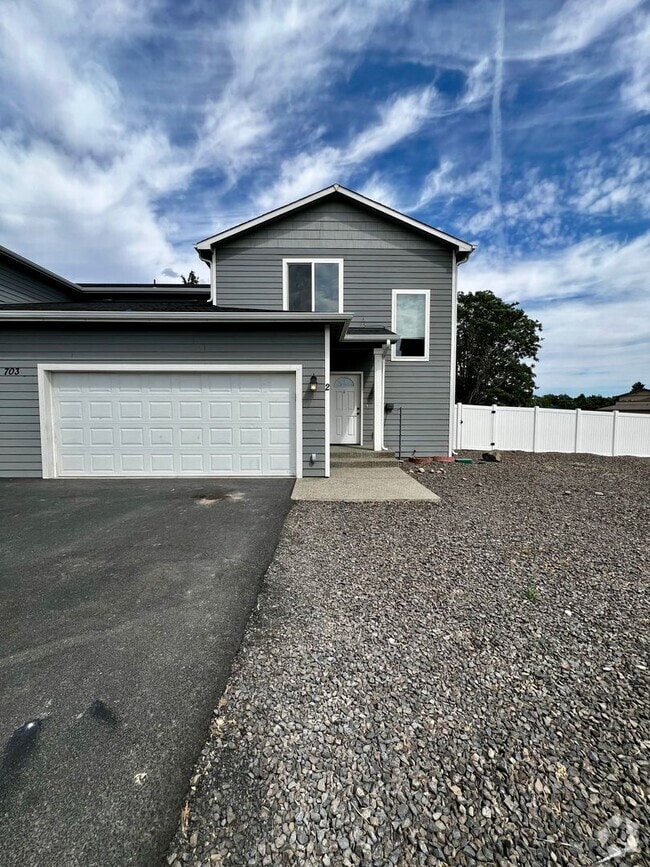 Building Photo - 703 N 29th Ave