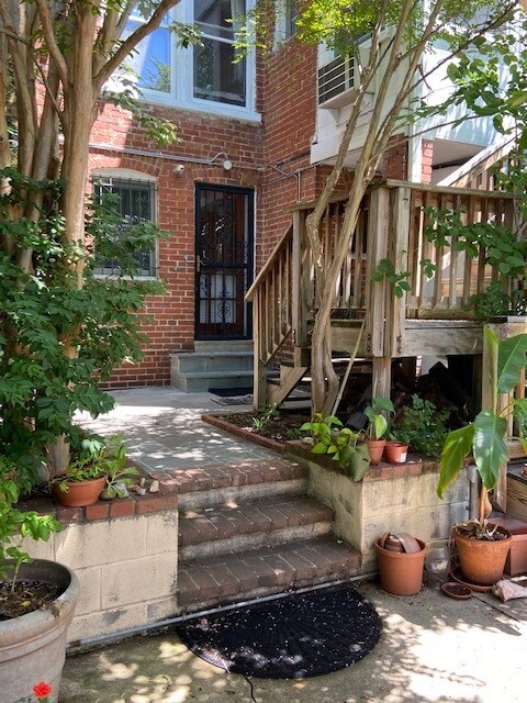 Foto del edificio - 1662 Hobart St NW