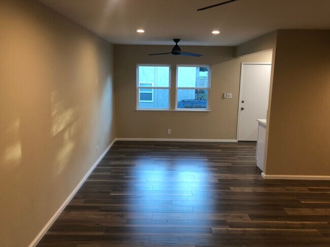 Building Photo - 3624 Kalsman Dr