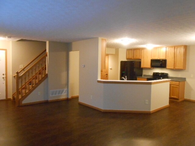 Foto del edificio - 7799 Birch Creek Dr