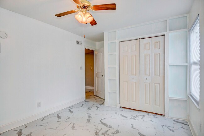 Foto del edificio - 3813 Clearwood Ct