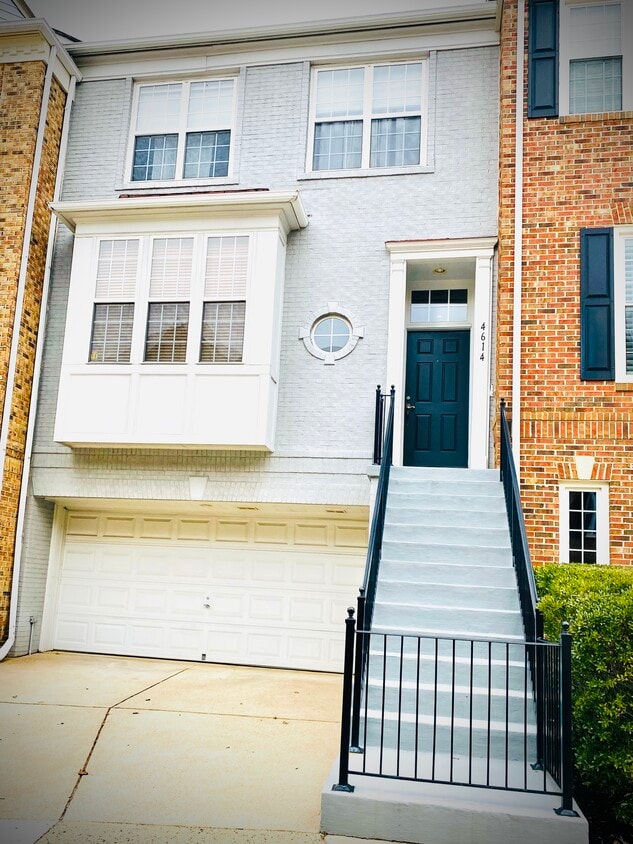 Front - 4614 Kirkland Pl