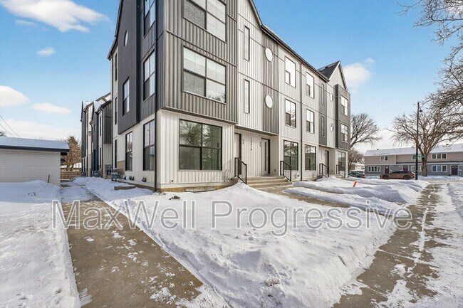 Photo du bâtiment - 13516-13115 115 Ave NW