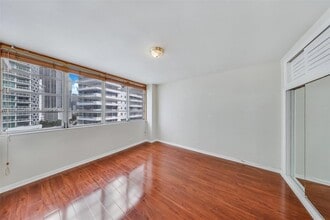 Building Photo - 1408 Brickell Bay Dr