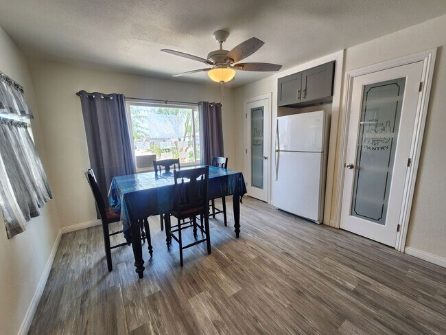 Building Photo - Move in Ready!! 3 Bedroom/2 bathroom