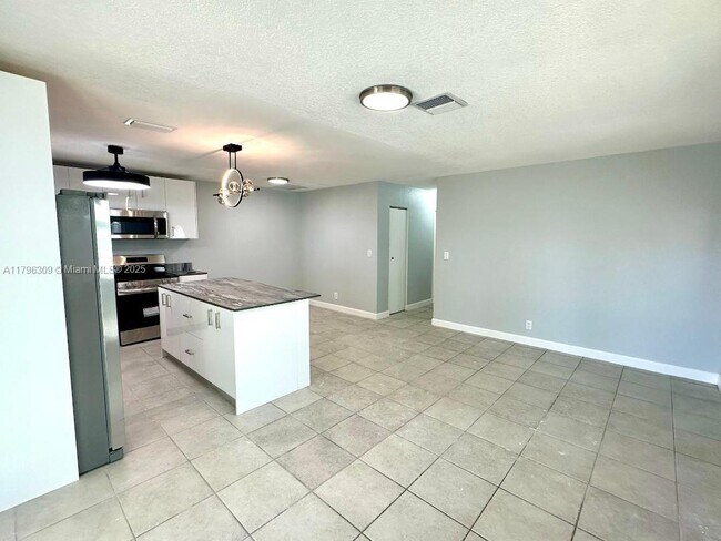 Foto del edificio - 5160 SW 26th Ave