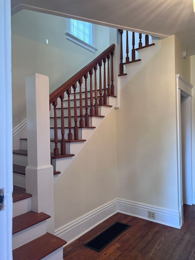 Foto del edificio - Spacious 3 Bed/2 Bath Home Minutes from Do...