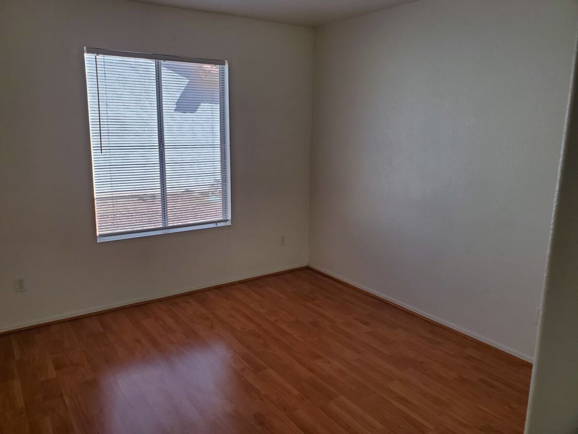 Primary Photo - 510 W Sereno Dr