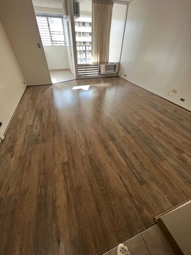 Foto del edificio - Renovated studio @ Pacific Grand $1400.00