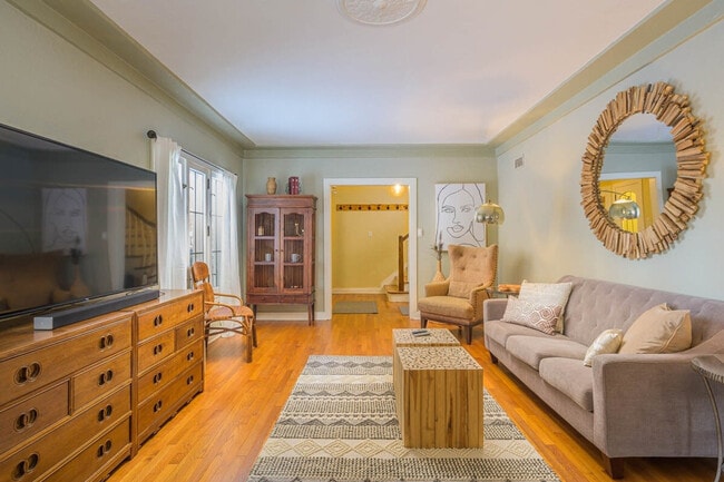 Building Photo - 628 S Summit St