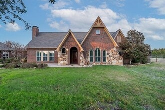 Building Photo - 2117 Posey Ln