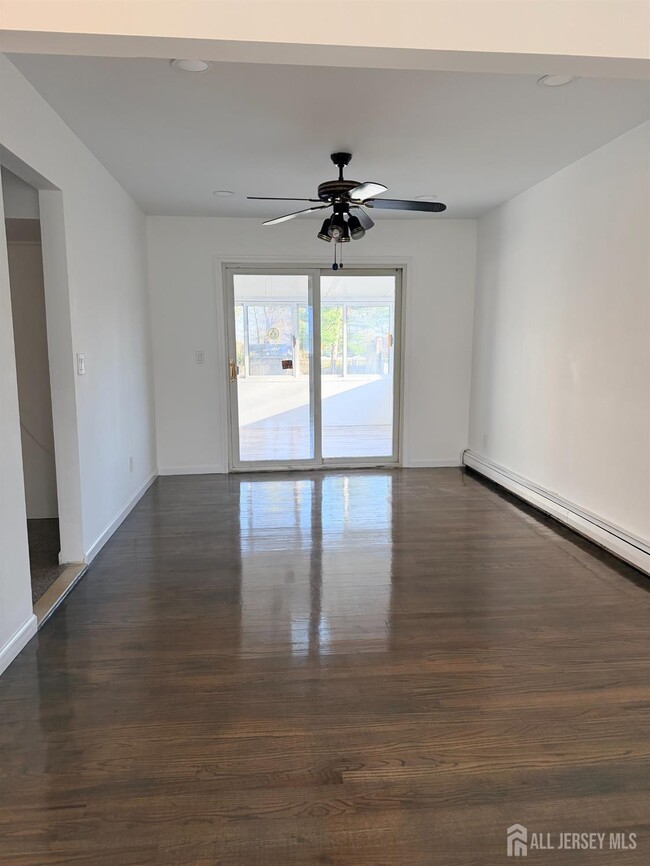 Foto del edificio - 2460 Woodbridge Ave
