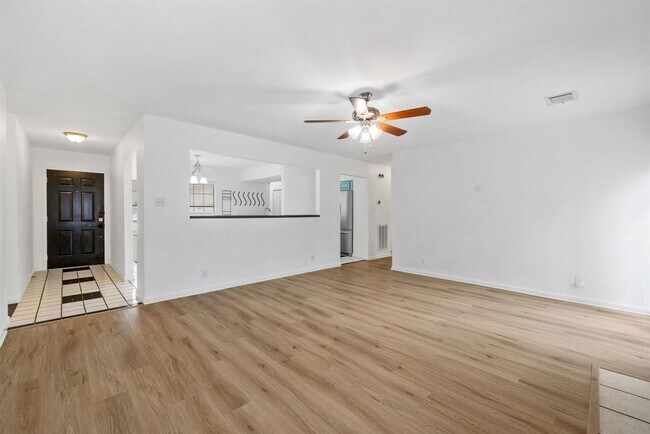 Building Photo - 805 Sabinas Ct