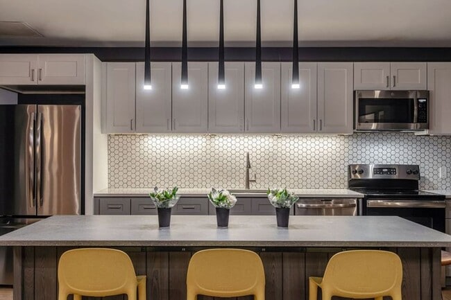 Interior Photo - Luna on Pine