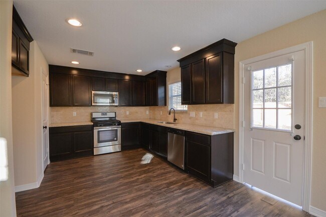 Foto del edificio - 3615 Kennington Ct