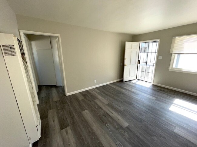 Photo - Nice 1B/1B in South Wrigley available now! Apartment