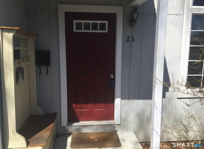 Foto del edificio - 70 Hubbard Rd